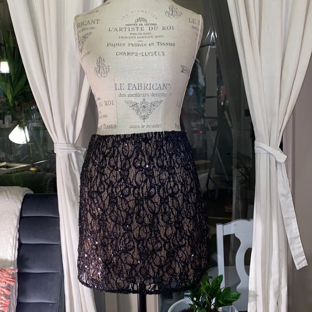 Criss Cross black lace skirt with tan lining classy dressy cocktail size Small​